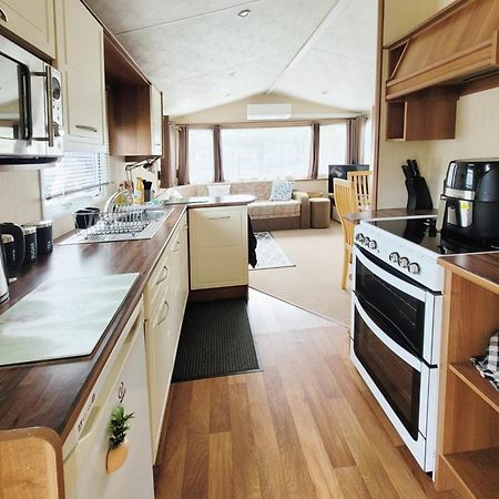 Lakeside Cotswold Holiday Home Сайренстер Экстерьер фото