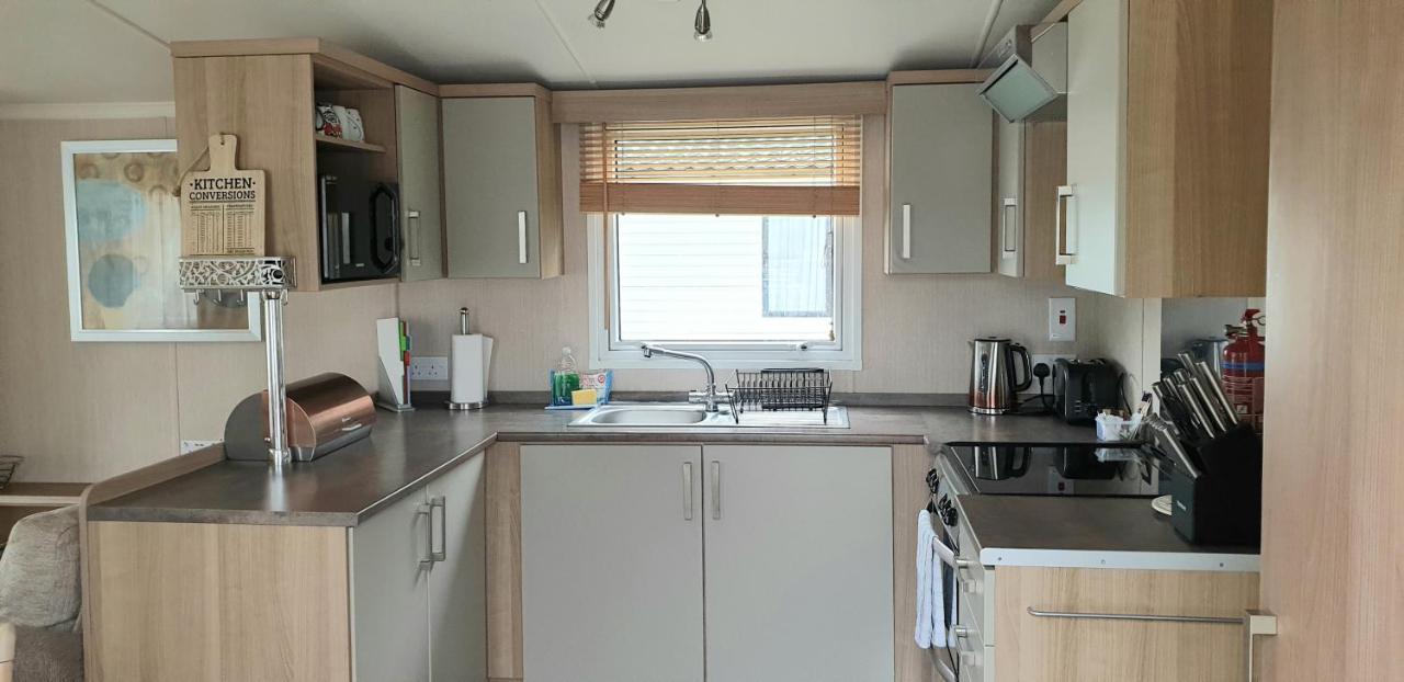 Lakeside Cotswold Holiday Home Сайренстер Экстерьер фото