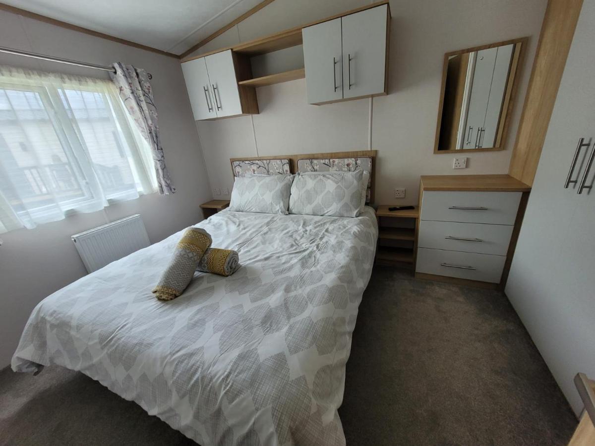 Lakeside Cotswold Holiday Home Сайренстер Экстерьер фото