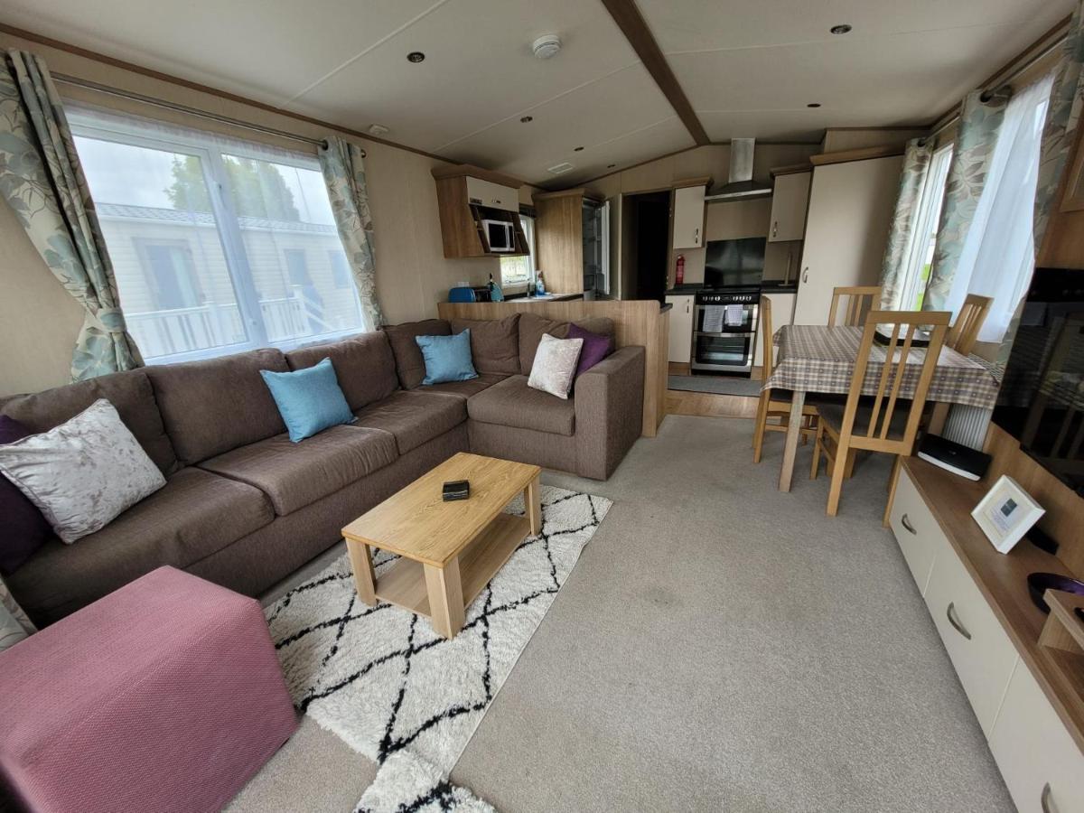 Lakeside Cotswold Holiday Home Сайренстер Экстерьер фото