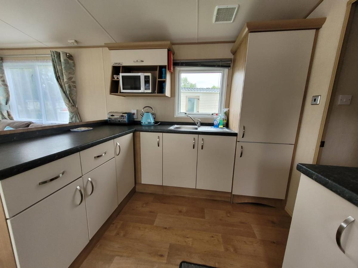Lakeside Cotswold Holiday Home Сайренстер Экстерьер фото