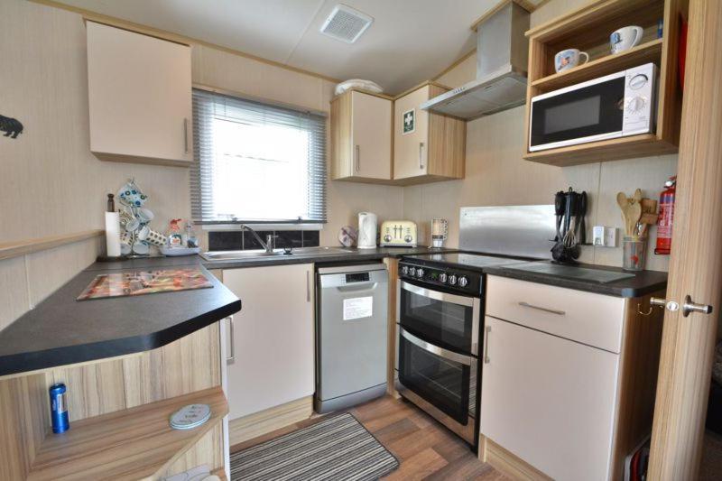 Lakeside Cotswold Holiday Home Сайренстер Экстерьер фото
