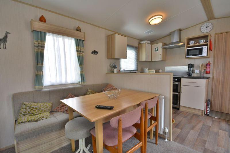 Lakeside Cotswold Holiday Home Сайренстер Экстерьер фото