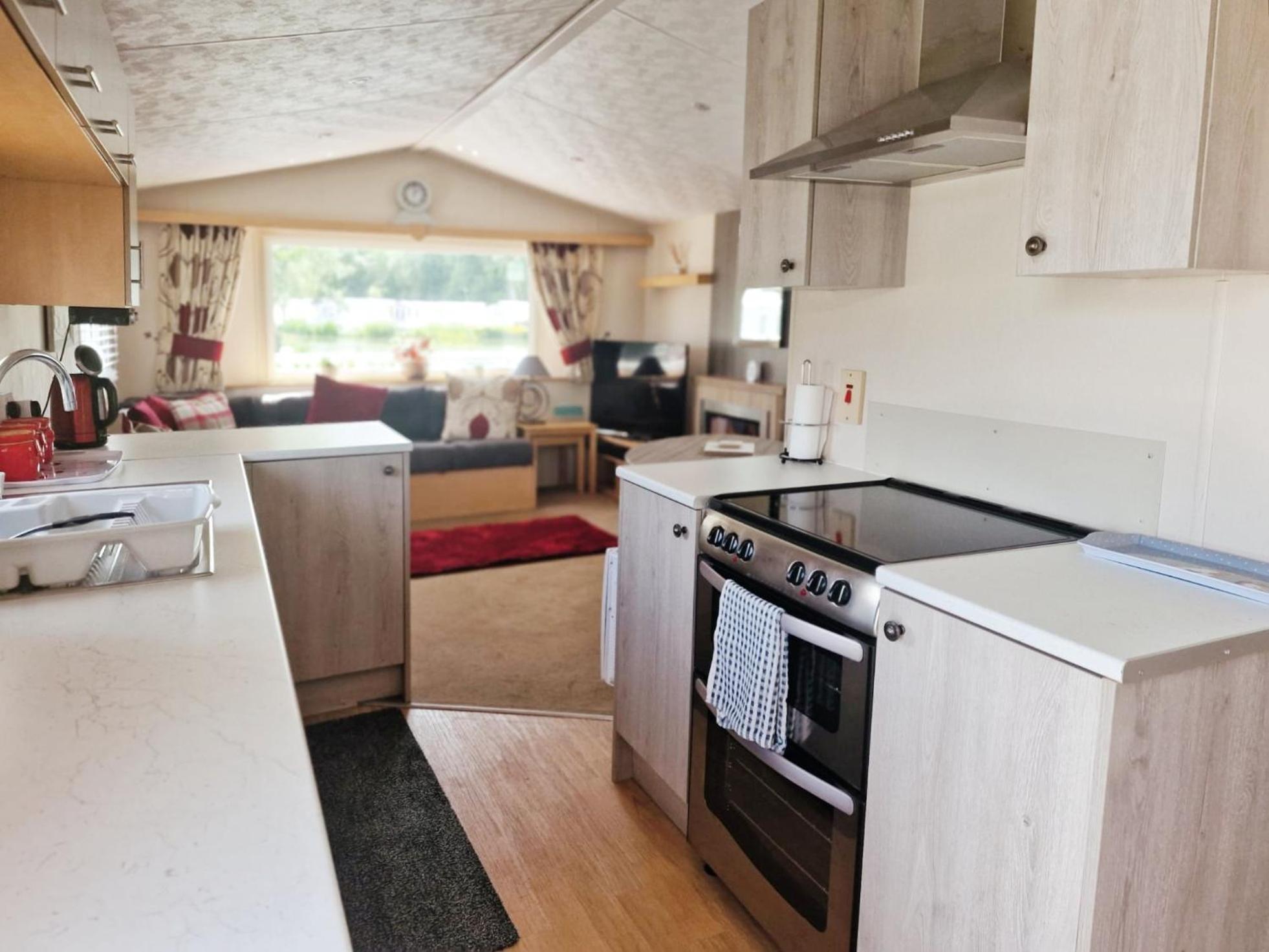 Lakeside Cotswold Holiday Home Сайренстер Экстерьер фото